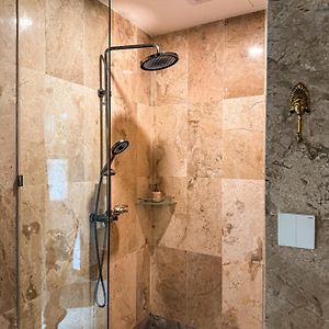 Deluxe Double Room Bath